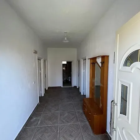 Xhuljan Apartment *